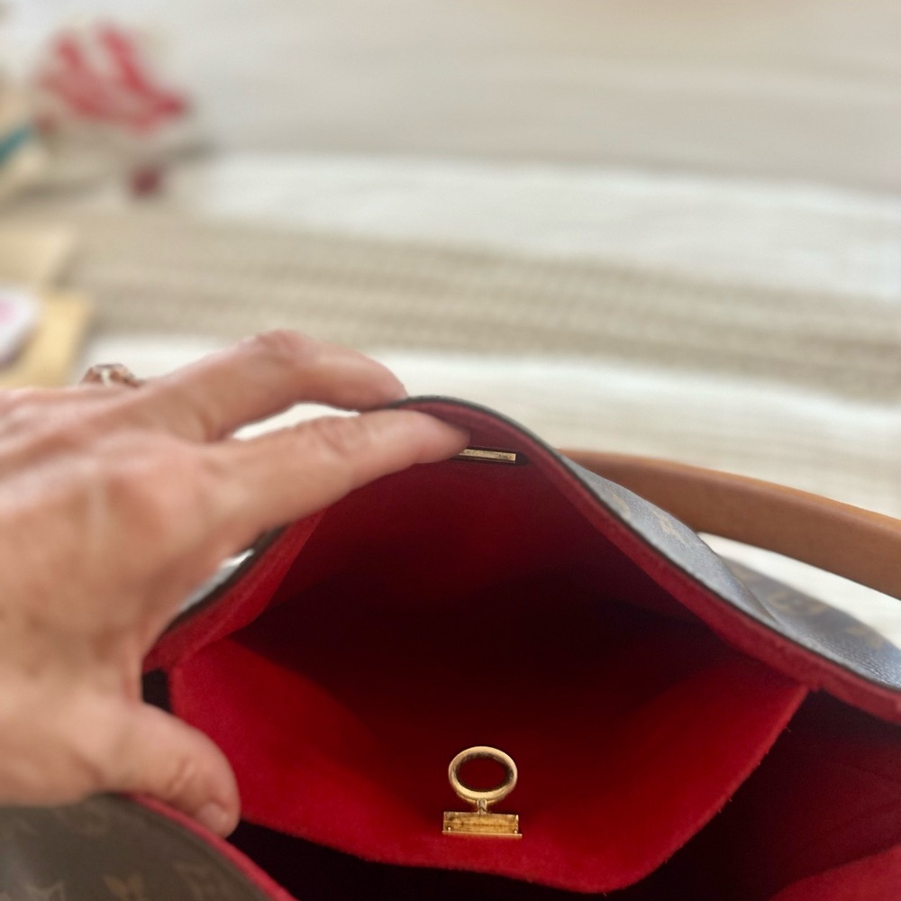 Louis Vuitton Gaia Cerise MM Shoulder Bag - Picture 10 of 13